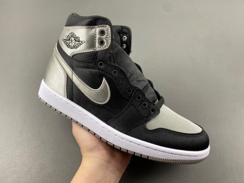 Air Jordan 1 Retro High OG Satin Shadow - Image 2