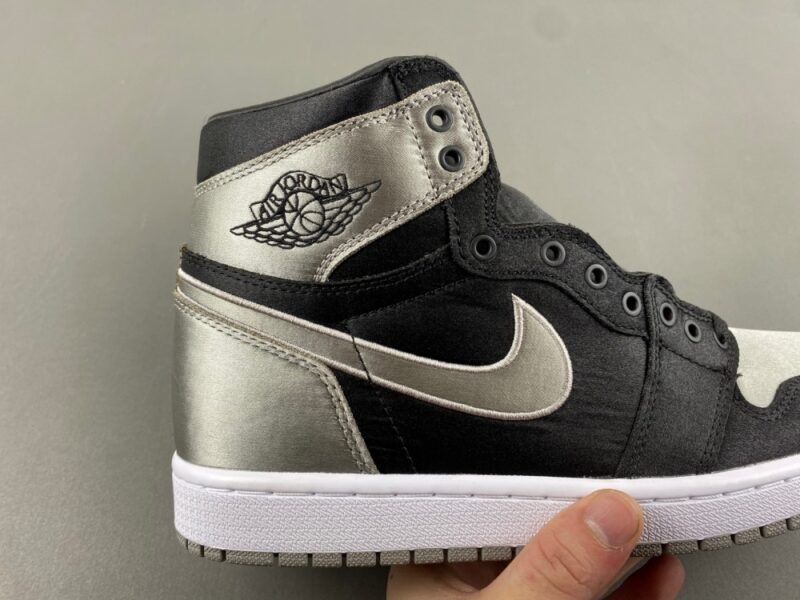 Air Jordan 1 Retro High OG Satin Shadow - Image 3