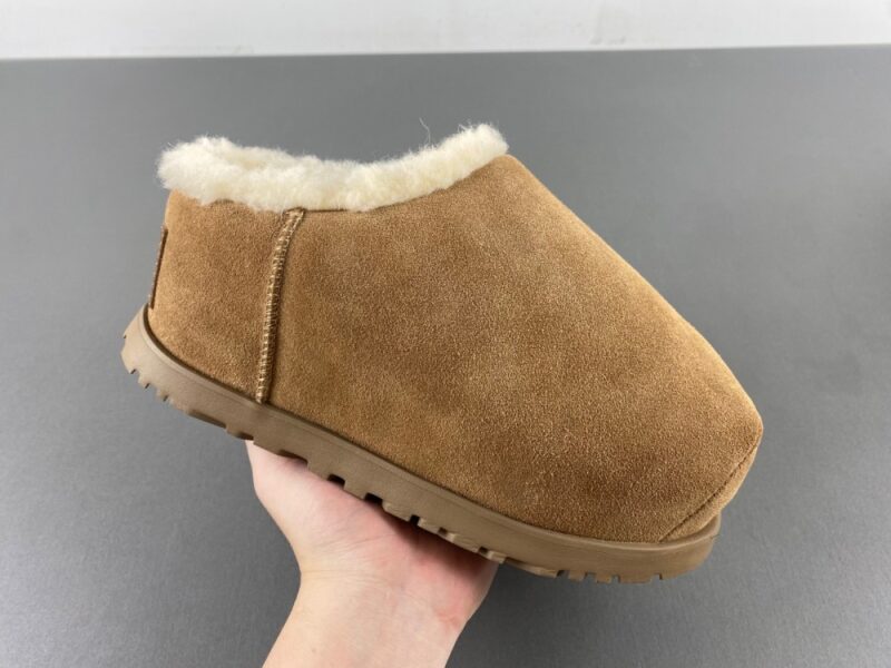 UGG Pumped Slide Chestnut - Image 2