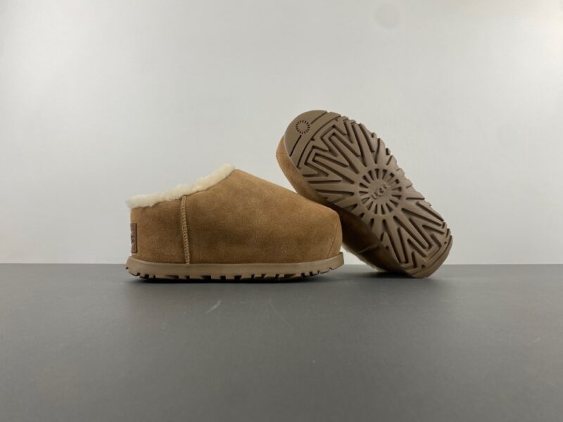 UGG Pumped Slide Chestnut - Image 11