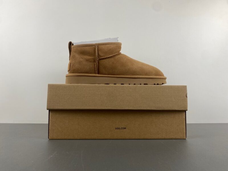 Women's Classic Ultra Mini UGG - Image 4