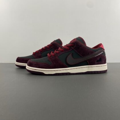 Nike SB Dunk Low Riot Skateshop