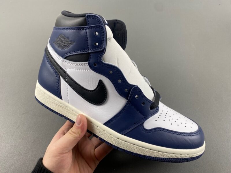 Air Jordan 1 Retro High OG Midnight Navy - Image 2