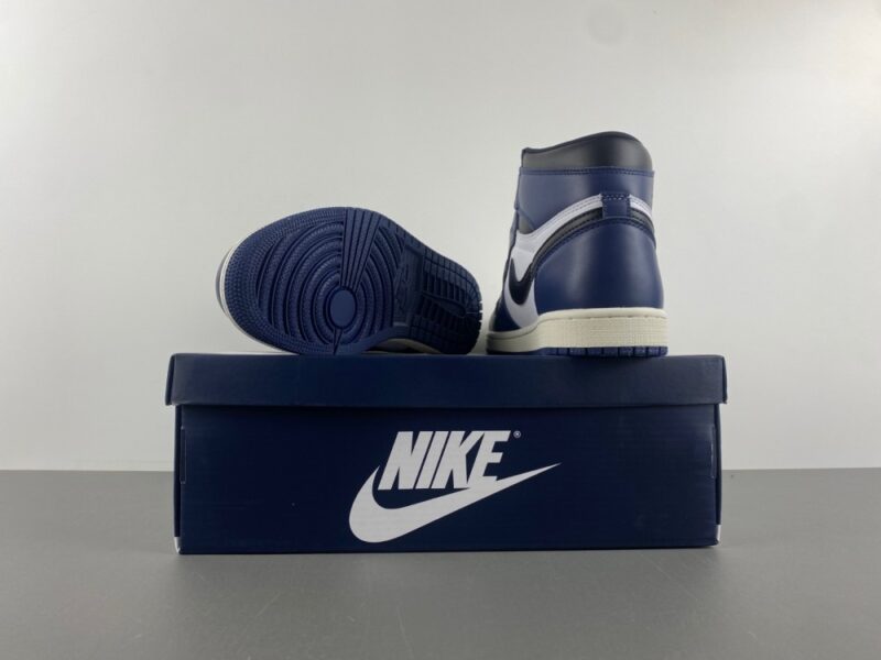 Air Jordan 1 Retro High OG Midnight Navy - Image 16