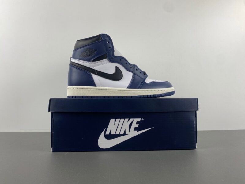 Air Jordan 1 Retro High OG Midnight Navy - Image 17