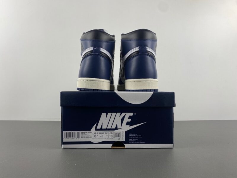 Air Jordan 1 Retro High OG Midnight Navy - Image 3