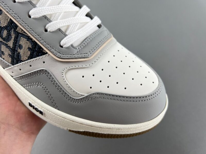 B27 Low-Top Sneaker - Image 4