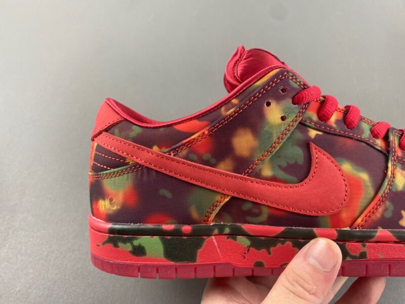 Nike SB Dunk Low The Wizard of Oz Poppy Field - Image 3