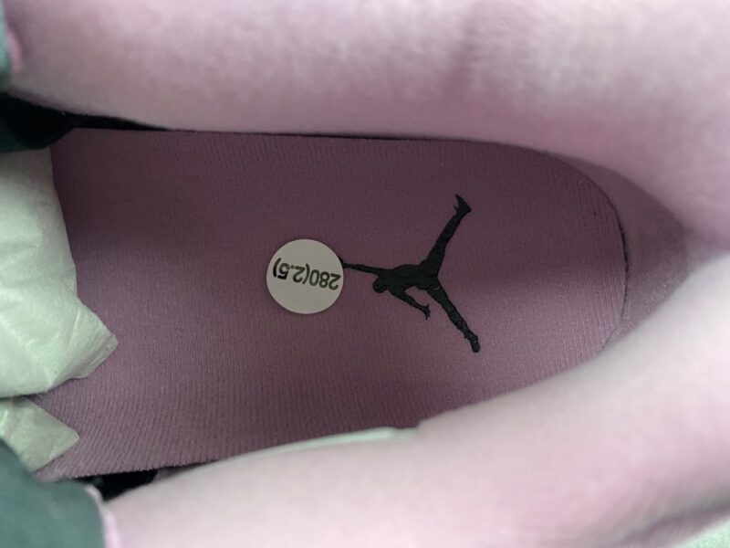 Air Jordan 4 Retro Orchid - Image 5