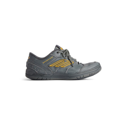 Hamptons Worn-out Sneaker in Grey/yellow