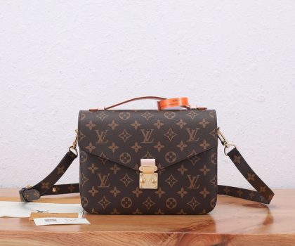 Louis Vuitton Pochette Métis Handbag