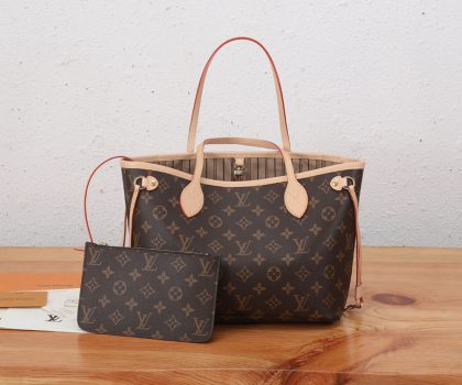 Louis Vuitton Neverfull MM tote bag