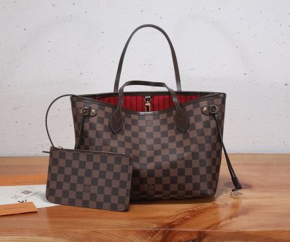 Louis Vuitton Neverfull MM tote bag