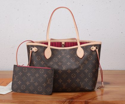 Louis Vuitton Neverfull MM tote bag