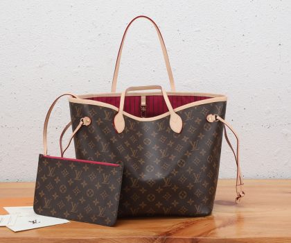 Louis Vuitton Neverfull MM tote bag