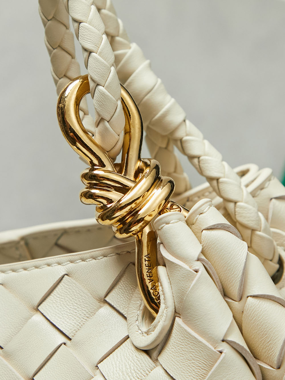 Bottega Veneta Parachute Leather Shoulder Bag - Image 9